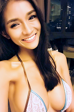 Boobalicious Bella Smiles