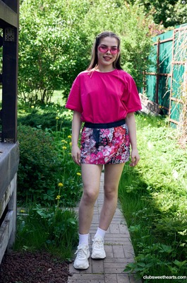 Bella Fawn Drops A Pink Tee For A Dandelion Crown - 00