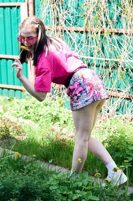 Bella Fawn Drops A Pink Tee For A Dandelion Crown - 02