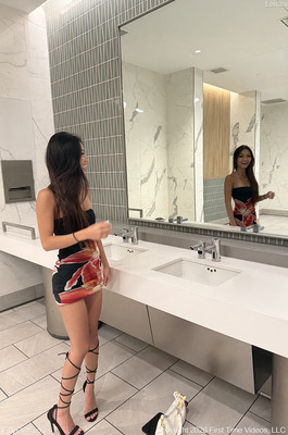 Leilani Flashes Topless From The Restroom To The Car - 07