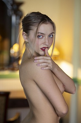 Weronika Wabia In Solo Moments - 31