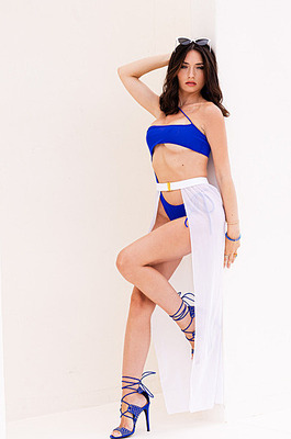 Rinna Ly Blue-eyed Sweetie