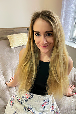 Dee Dee Her Meaty Bare Twat