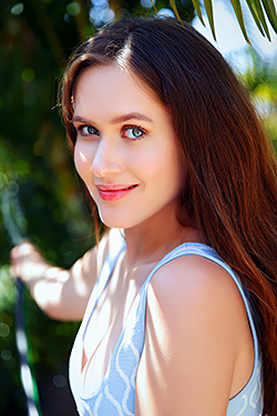 Una Her Gorgeous Blue Eyes