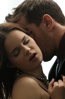 Lina Bunny Spread Her Slippery Pussy